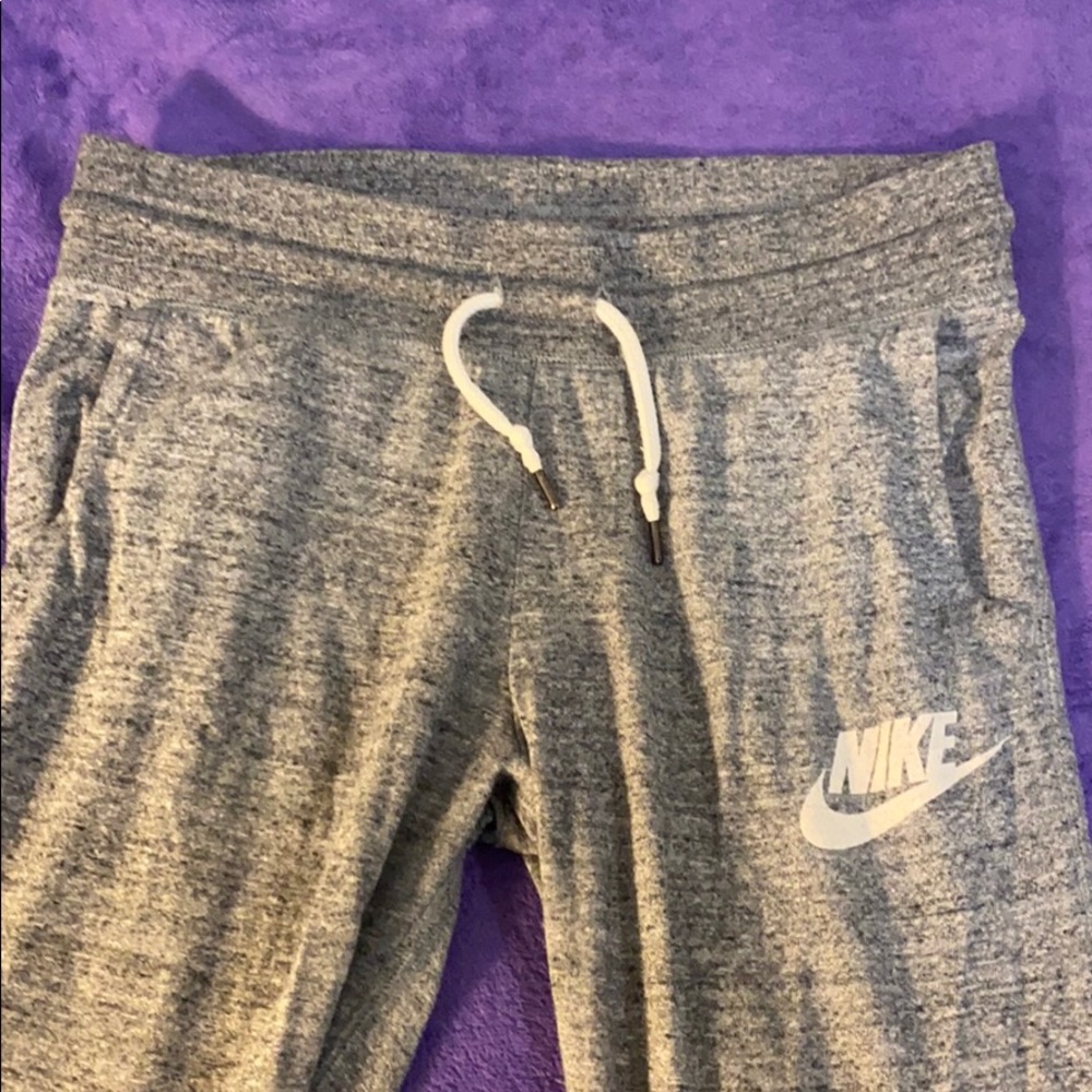 Nike Women’s sportswear gym capris